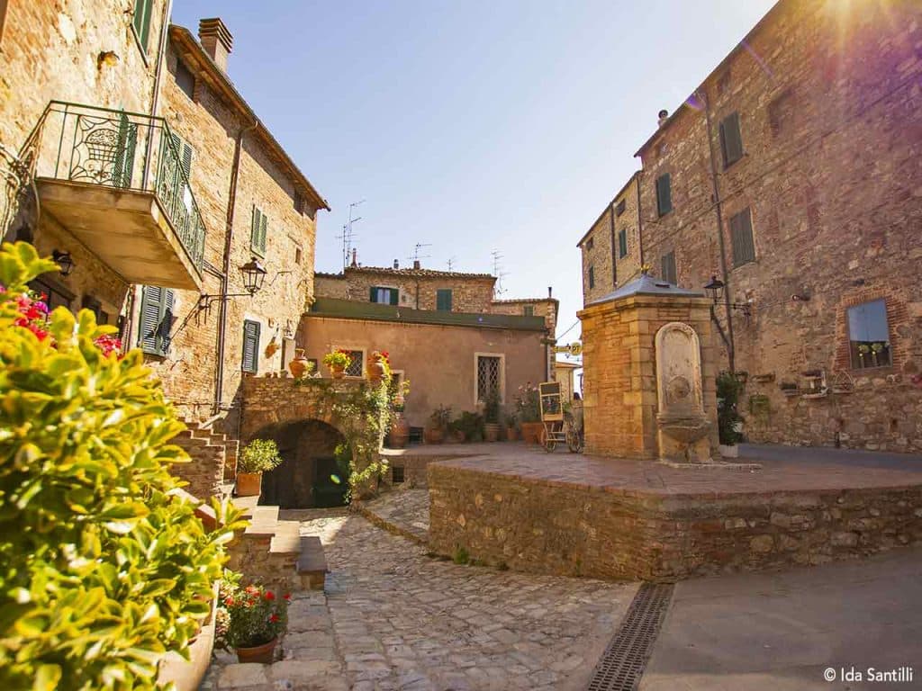 Il Pozzo di Sopra a Civitella Marittima, frazione di Civitella Paganico (GR).