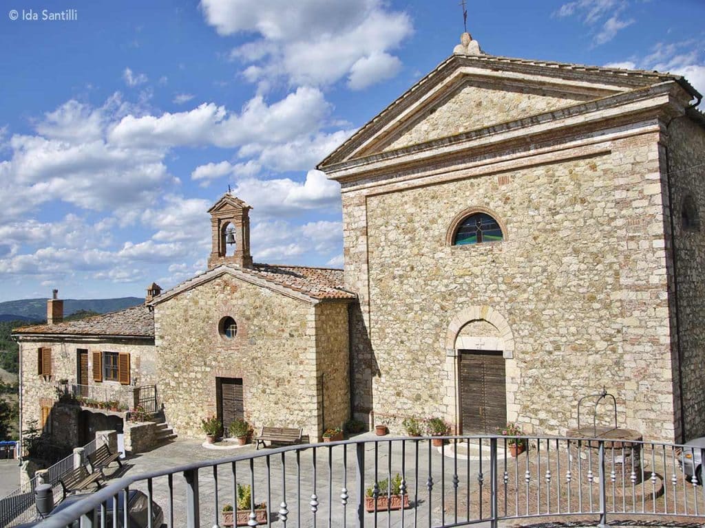 La chiesa di San Biagio a Pari (GR).