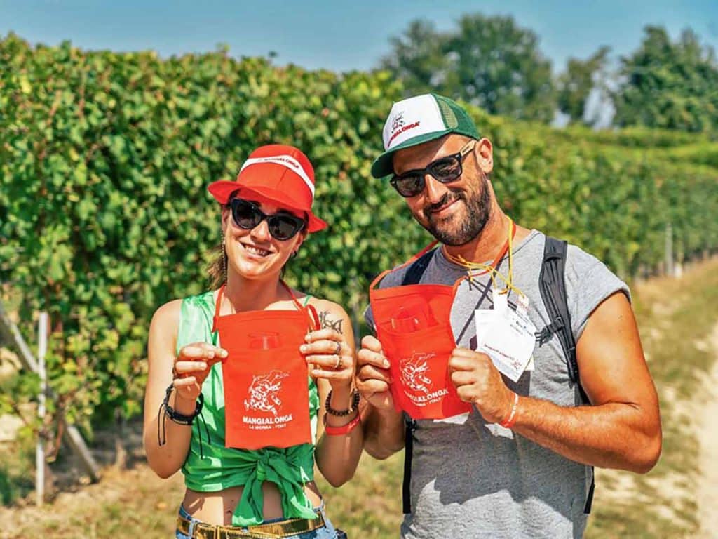 La Mangialonga tra i vigneti Patrimonio Unesco a La Morra (CN), uno degli eventi del mese per i camperisti suggeriti dal PLEINAIRCLUB ad agosto.