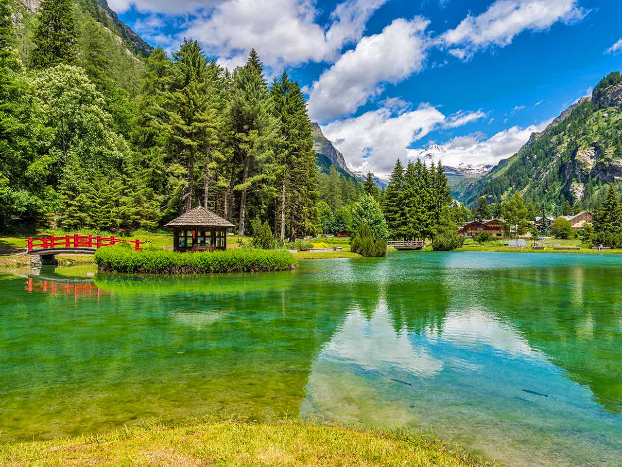 Fuga dal caldo, vacanze in camper a Gressoney in Valle d'Aosta: il Parco e il Lago Gover a Gressoney-Saint-Jean.