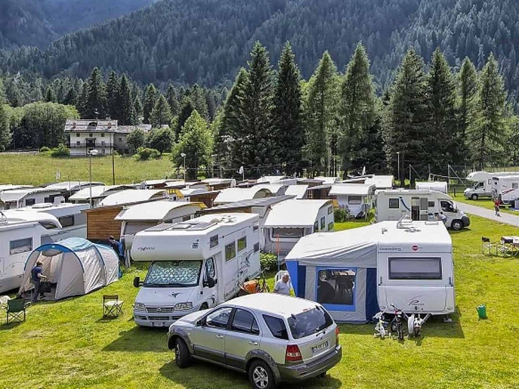 Il Camping Margherita a Gressoney-Saint-Jean, dove puoi trascorrere le vacanze in camper in Valle d'Aosta lontano dal caldo estivo.
