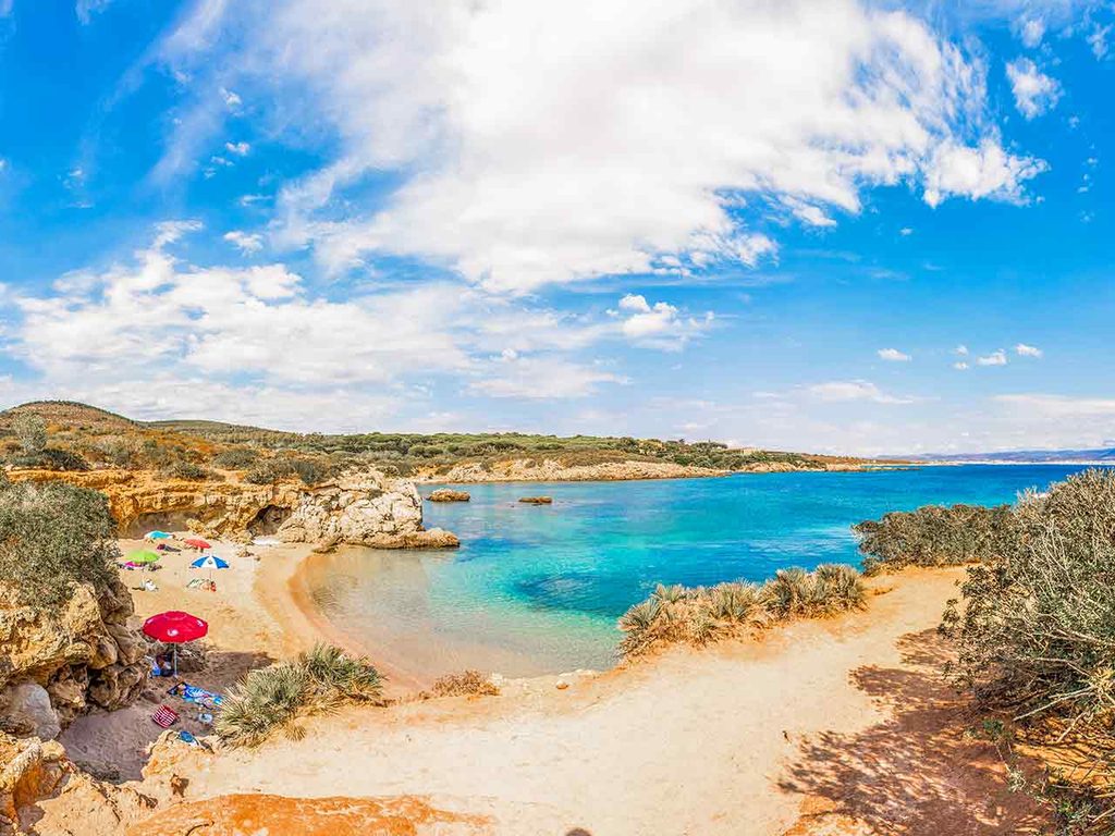La Cala del Lazzaretto nei pressi di Alghero, uno dei luoghi da visitare in camper a settembre suggeriti dal PLEINAIRCLUB.