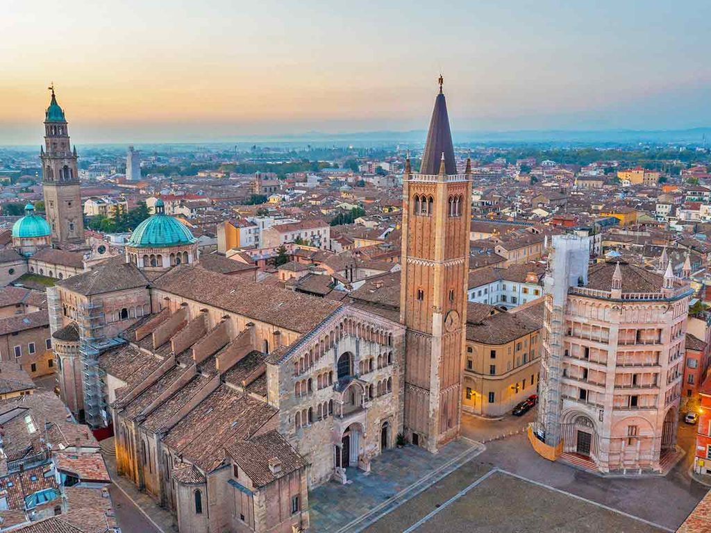 Piazza del Duomo a Parma, una delle mete del viaggio a Parma in camper consigliato dal PLEINAIRCLUB.
