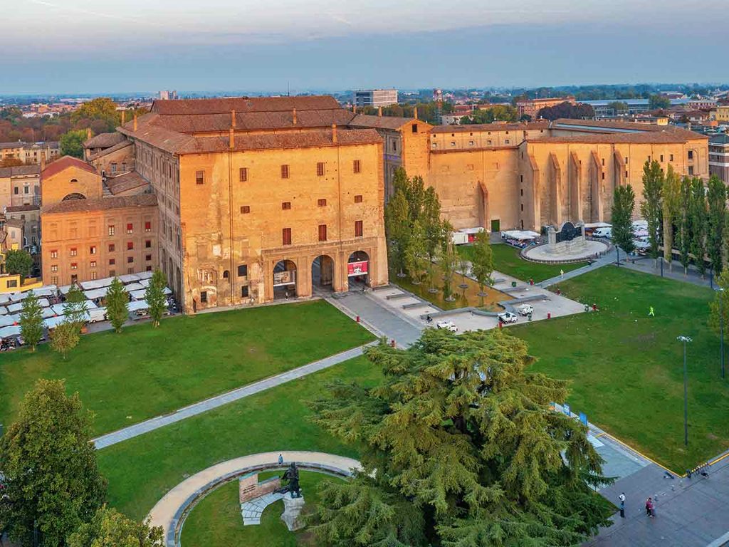 Veduta aerea del Palazzo della Pilotta a Parma.